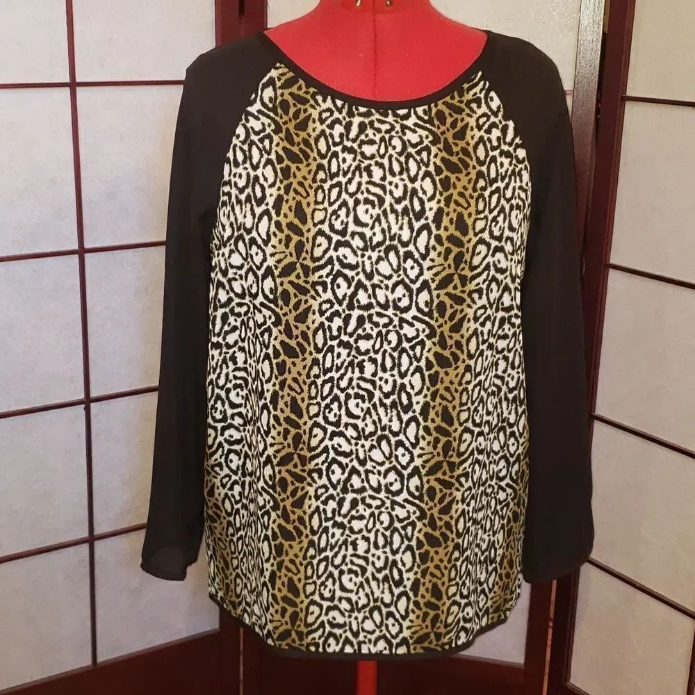 Violet & Claire Black Cheetah Print Top
